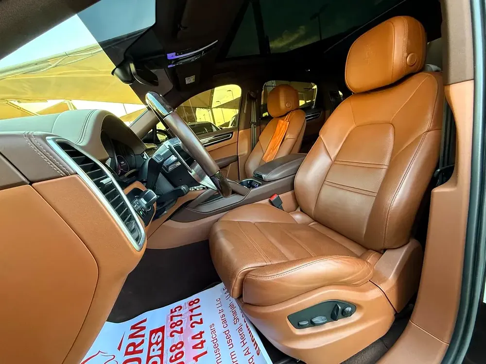 Porsche cayenne coupe model 2023 gcc original paint بورش كايان كوب ٢٠٢٣ خليجي صبغ وكالة - Image 11