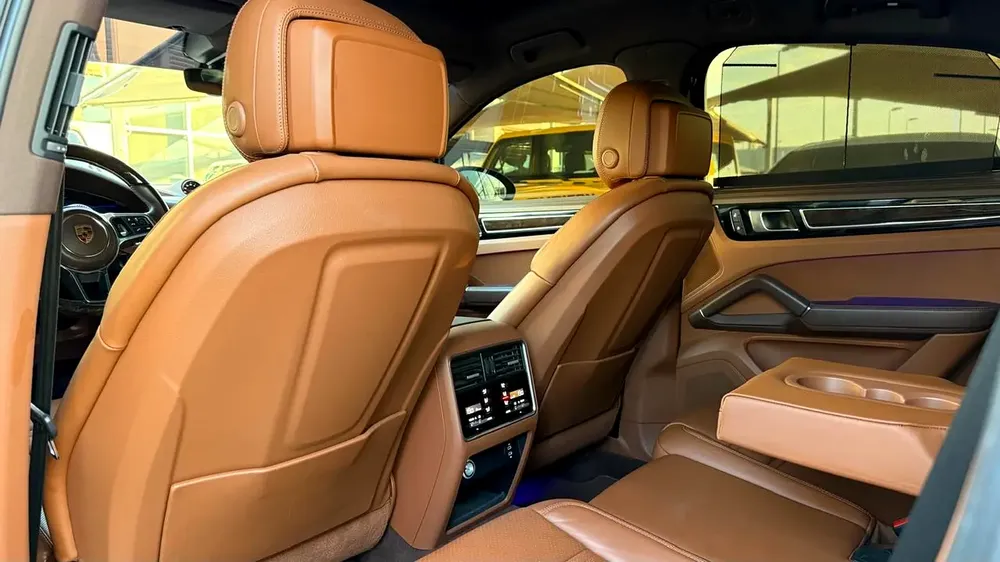 Porsche cayenne coupe model 2023 gcc original paint بورش كايان كوب ٢٠٢٣ خليجي صبغ وكالة - Image 14