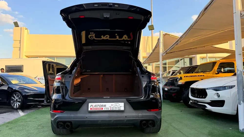 Porsche cayenne coupe model 2023 gcc original paint بورش كايان كوب ٢٠٢٣ خليجي صبغ وكالة - Image 9