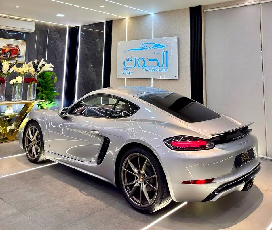 ELITE PORSCHE CAYMAN 718 ||  HIGH OPTIONS || GCC || ACCIDENTS FREE || LOW MILEAGE || NEW CONDITION - Image 10