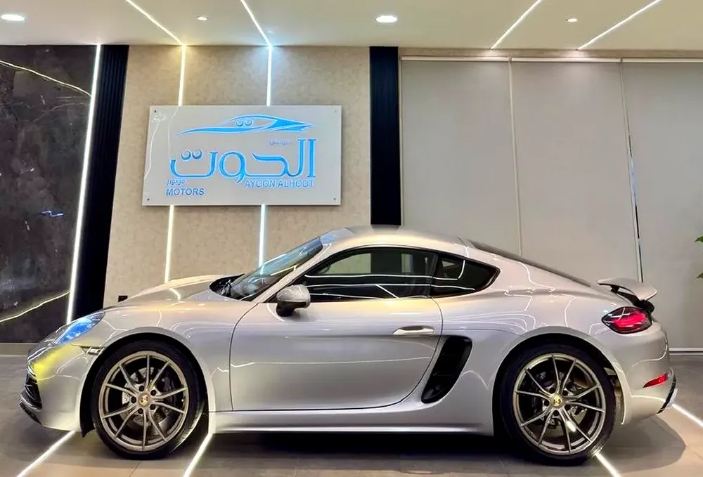 ELITE PORSCHE CAYMAN 718 ||  HIGH OPTIONS || GCC || ACCIDENTS FREE || LOW MILEAGE || NEW CONDITION - Image 11