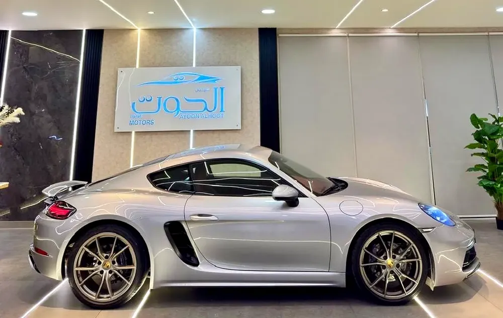ELITE PORSCHE CAYMAN 718 ||  HIGH OPTIONS || GCC || ACCIDENTS FREE || LOW MILEAGE || NEW CONDITION - Image 12