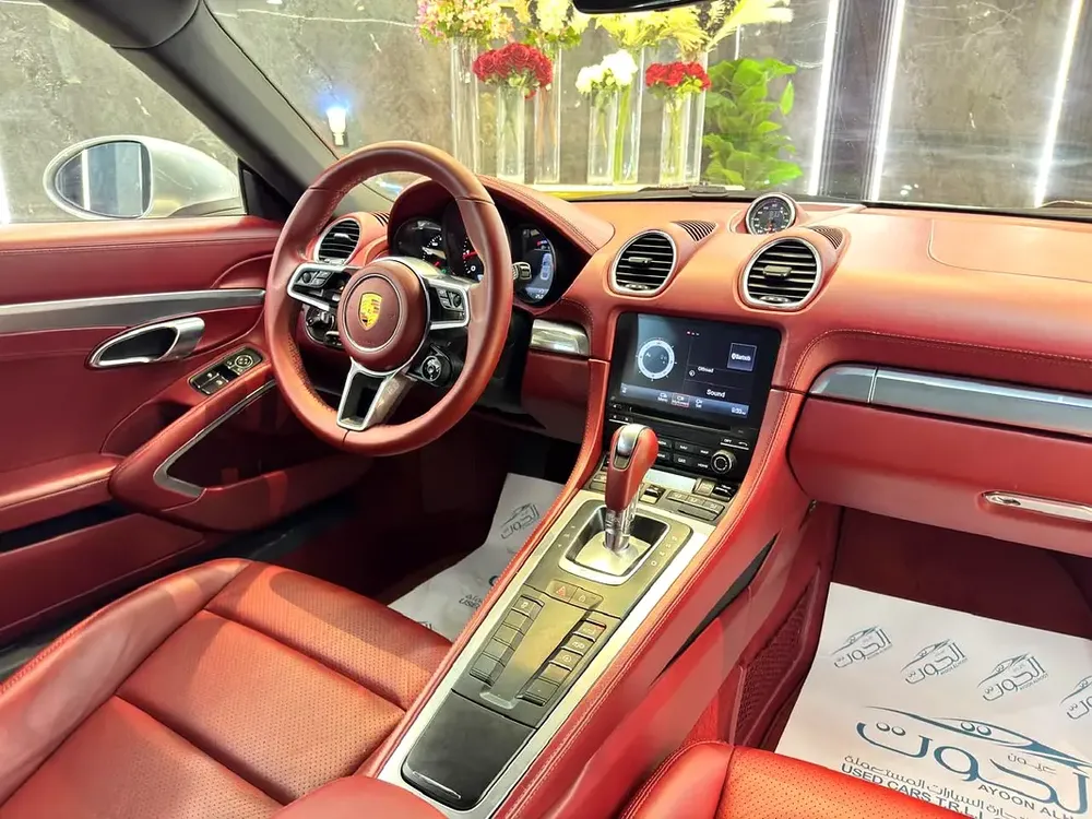 ELITE PORSCHE CAYMAN 718 ||  HIGH OPTIONS || GCC || ACCIDENTS FREE || LOW MILEAGE || NEW CONDITION - Image 15