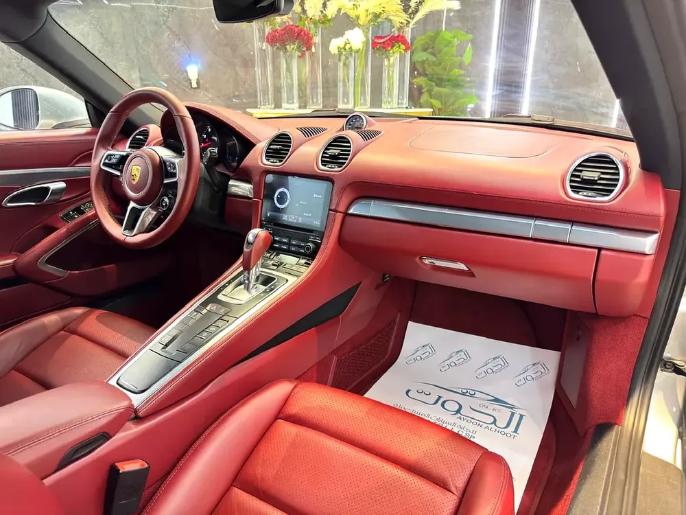 ELITE PORSCHE CAYMAN 718 ||  HIGH OPTIONS || GCC || ACCIDENTS FREE || LOW MILEAGE || NEW CONDITION - Image 16
