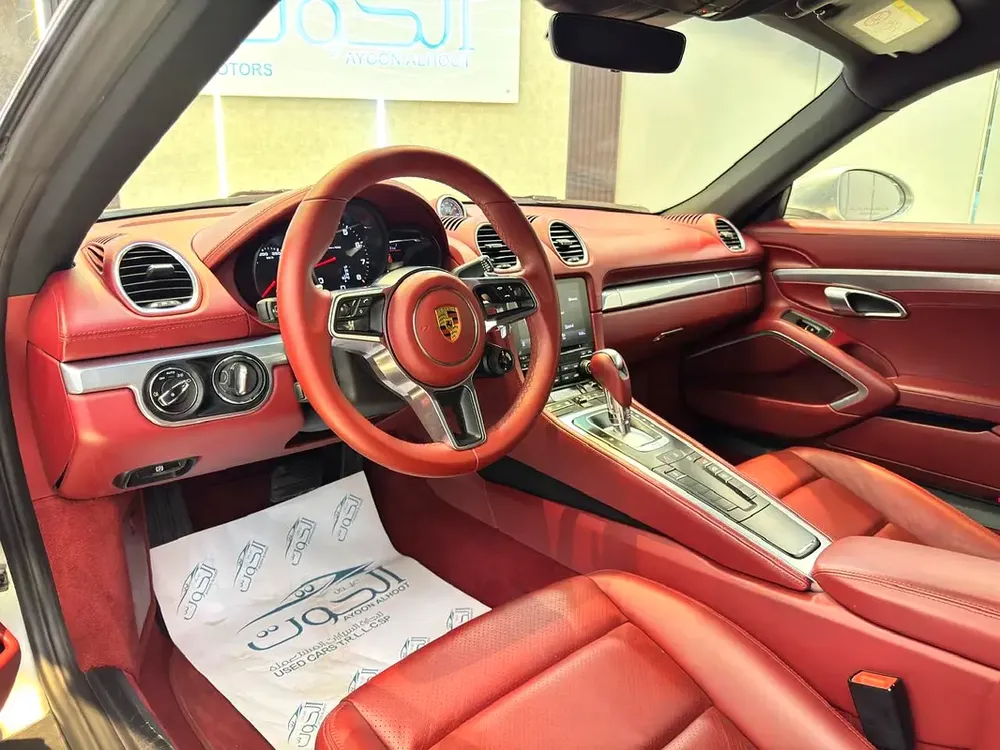 ELITE PORSCHE CAYMAN 718 ||  HIGH OPTIONS || GCC || ACCIDENTS FREE || LOW MILEAGE || NEW CONDITION - Image 17