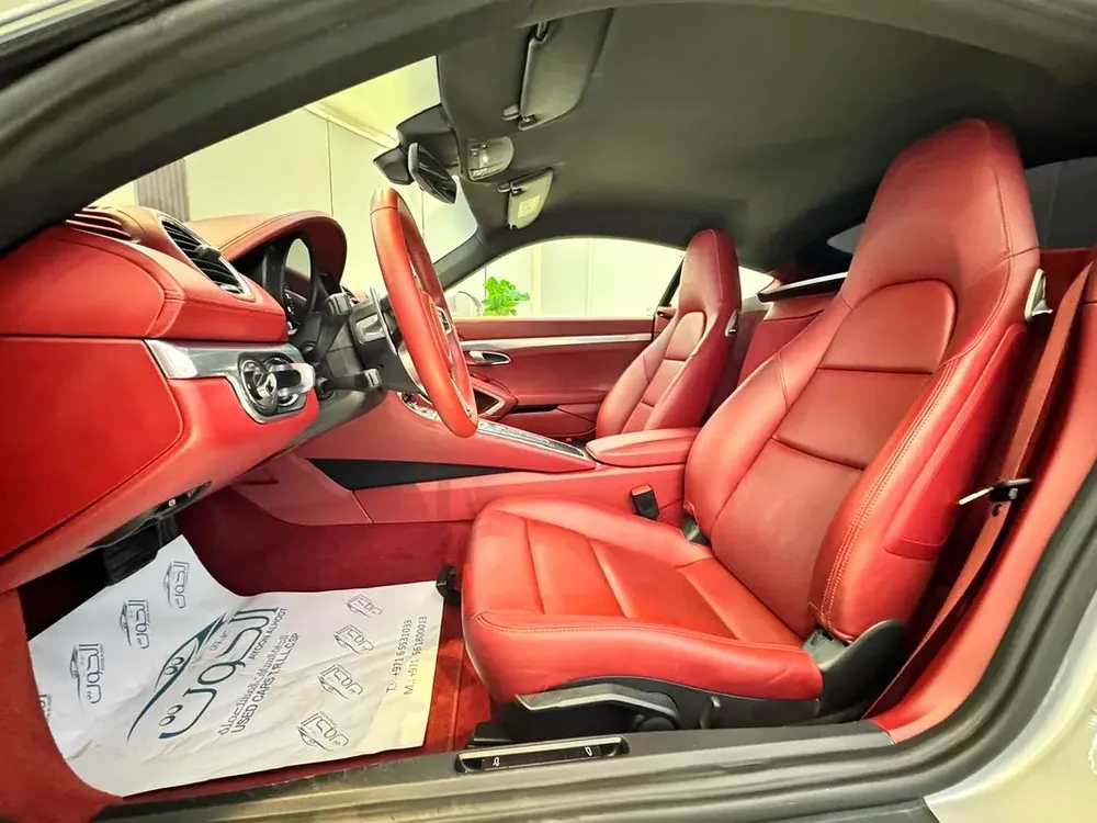 ELITE PORSCHE CAYMAN 718 ||  HIGH OPTIONS || GCC || ACCIDENTS FREE || LOW MILEAGE || NEW CONDITION - Image 18