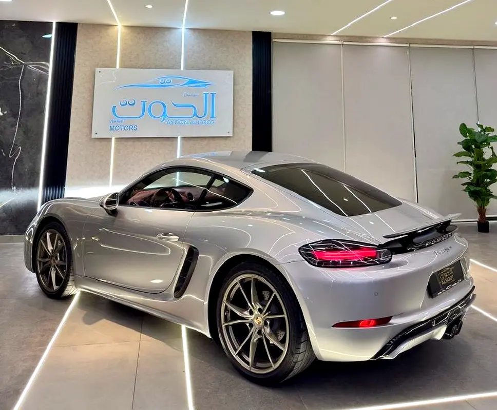 ELITE PORSCHE CAYMAN 718 ||  HIGH OPTIONS || GCC || ACCIDENTS FREE || LOW MILEAGE || NEW CONDITION - Image 4