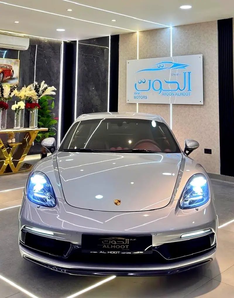 ELITE PORSCHE CAYMAN 718 ||  HIGH OPTIONS || GCC || ACCIDENTS FREE || LOW MILEAGE || NEW CONDITION - Image 5