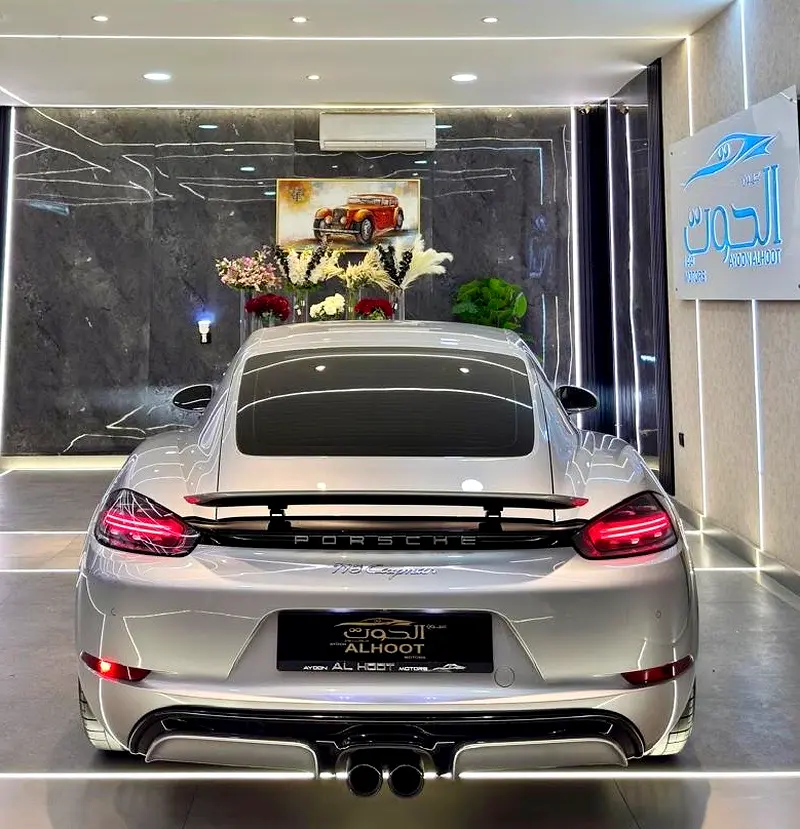 ELITE PORSCHE CAYMAN 718 ||  HIGH OPTIONS || GCC || ACCIDENTS FREE || LOW MILEAGE || NEW CONDITION - Image 6