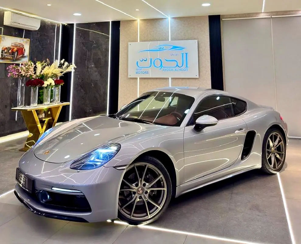 ELITE PORSCHE CAYMAN 718 ||  HIGH OPTIONS || GCC || ACCIDENTS FREE || LOW MILEAGE || NEW CONDITION - Image 7