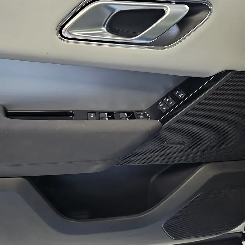 OFFER PRICE I 2025 VELAR P250 S I 2 YEARS WARRANTY AND SERVICE CONTRACT UNLIMITED MILEAGE - Image 14
