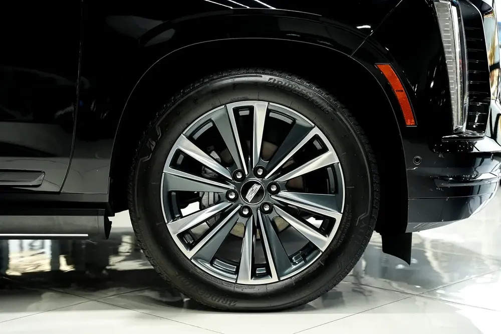 2025 Cadillac Escalade Sport Platinum | GCC Specs | Brand New - Image 5