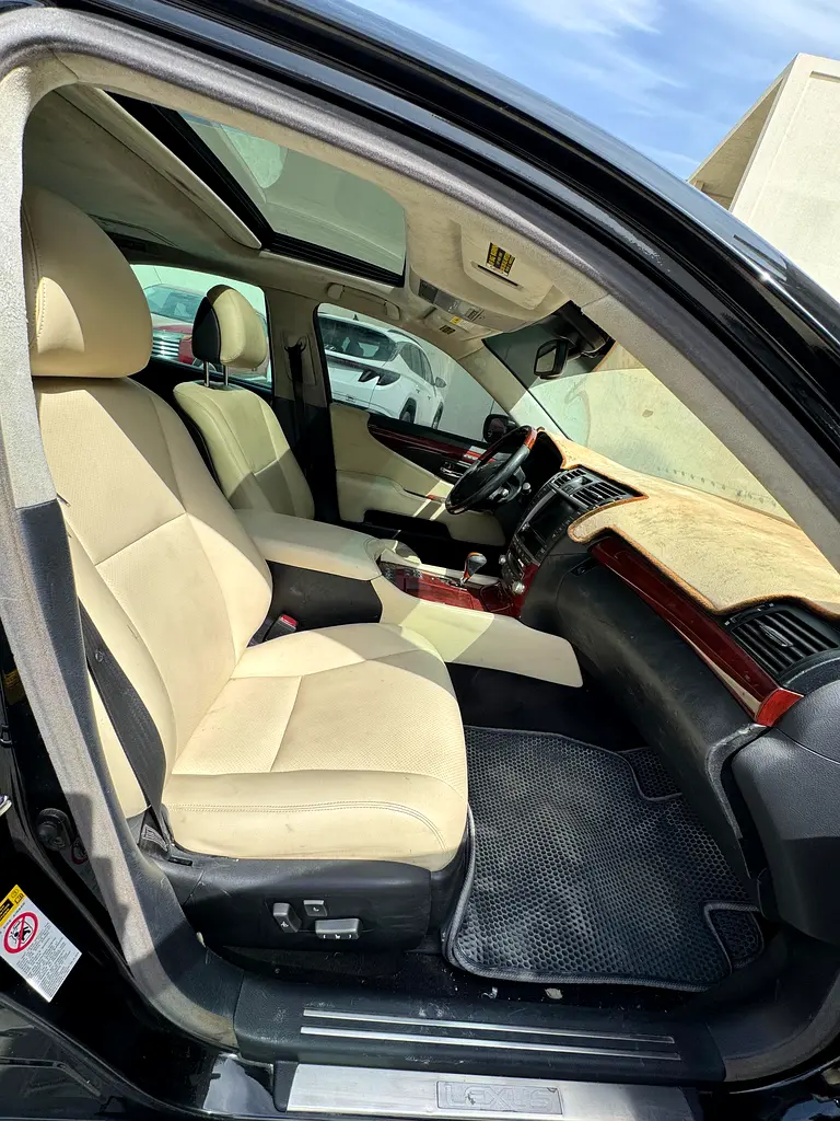 2020 Lexus LS460 - Image 6