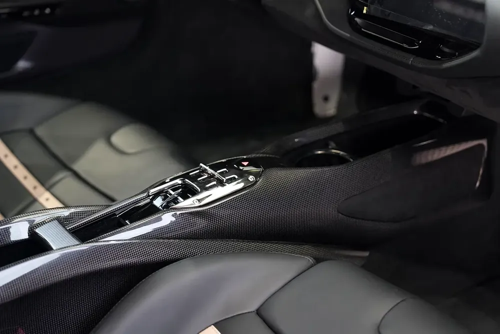 SF90 STRADALE | ASSETTO FIORANO | CARBON INTERIOR | CARBON EXTERIOR | SERVICE CONTRACT DEC 2028 - Image 17