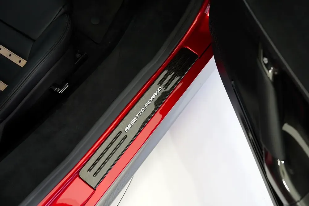 SF90 STRADALE | ASSETTO FIORANO | CARBON INTERIOR | CARBON EXTERIOR | SERVICE CONTRACT DEC 2028 - Image 19