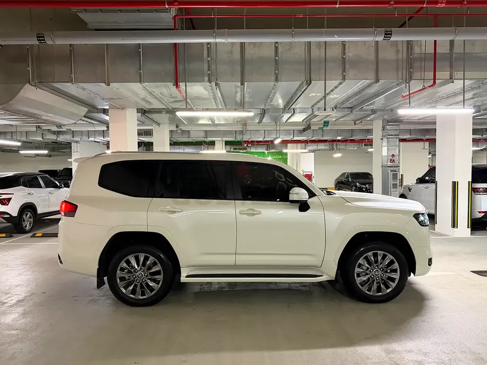 Toyota Land Cruiser GXR 2026, GCC Specs - Image 4