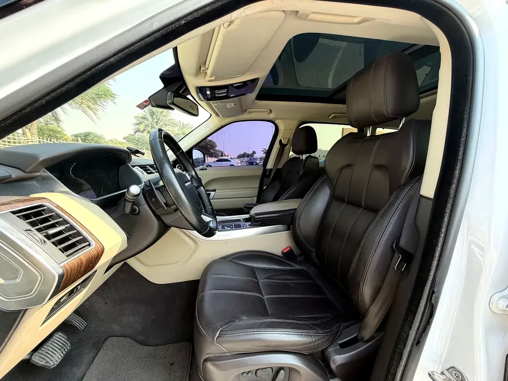 RANGE ROVER SPORT / GCC / 2015 / AGENCY MAINTENED / PERFECT CONDITION / DIRECT OWNER - Image 11