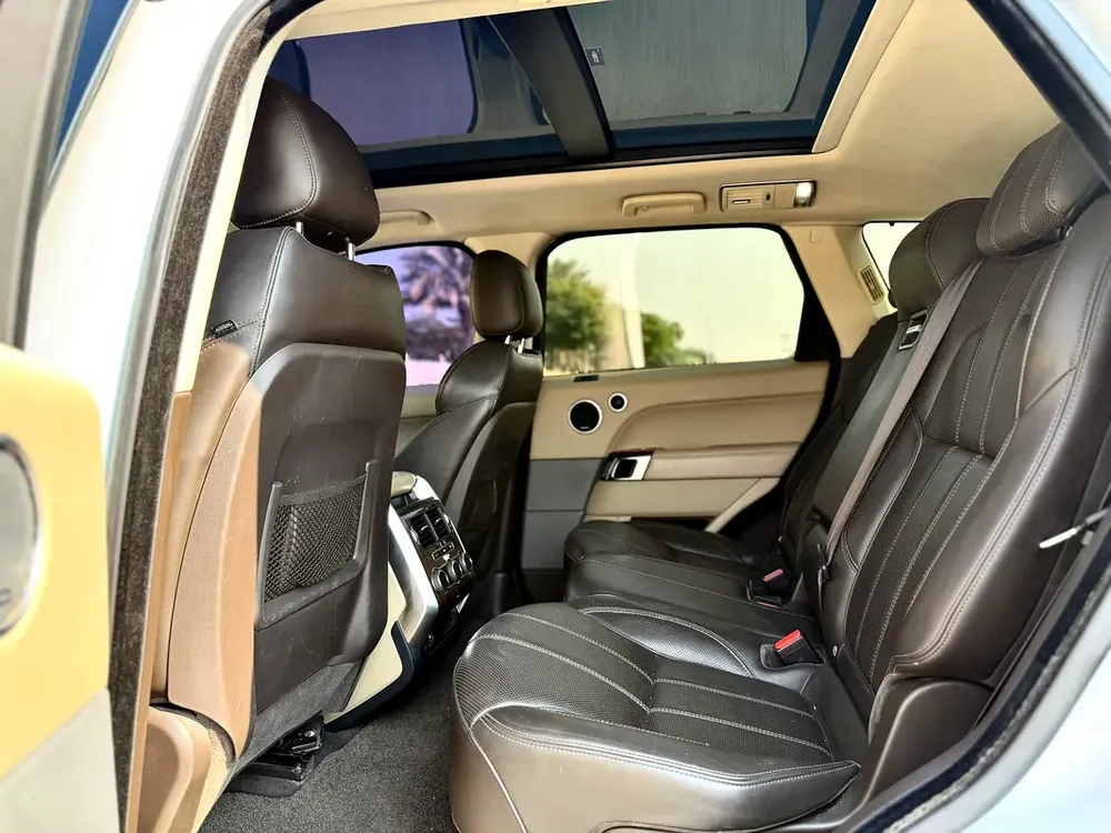 RANGE ROVER SPORT / GCC / 2015 / AGENCY MAINTENED / PERFECT CONDITION / DIRECT OWNER - Image 12