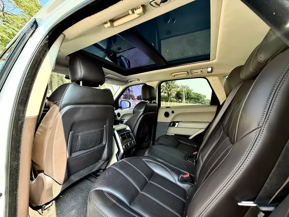 RANGE ROVER SPORT / GCC / 2015 / AGENCY MAINTENED / PERFECT CONDITION / DIRECT OWNER - Image 13