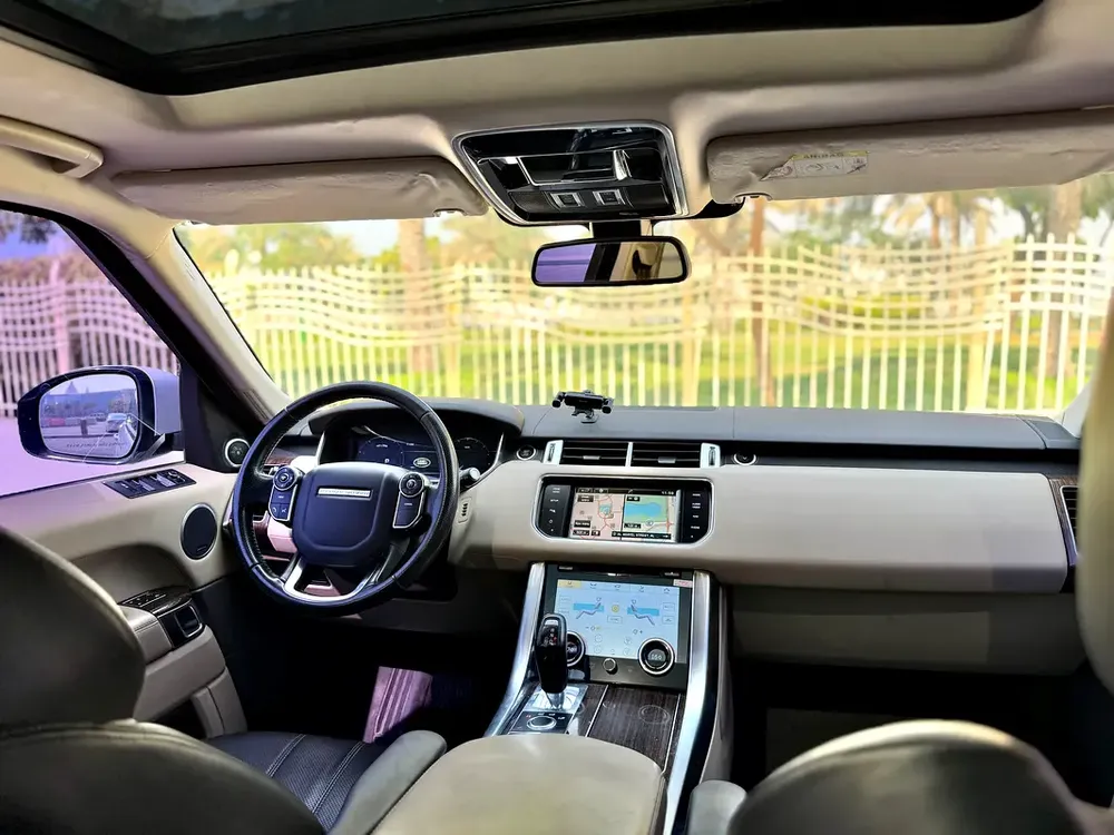 RANGE ROVER SPORT / GCC / 2015 / AGENCY MAINTENED / PERFECT CONDITION / DIRECT OWNER - Image 15