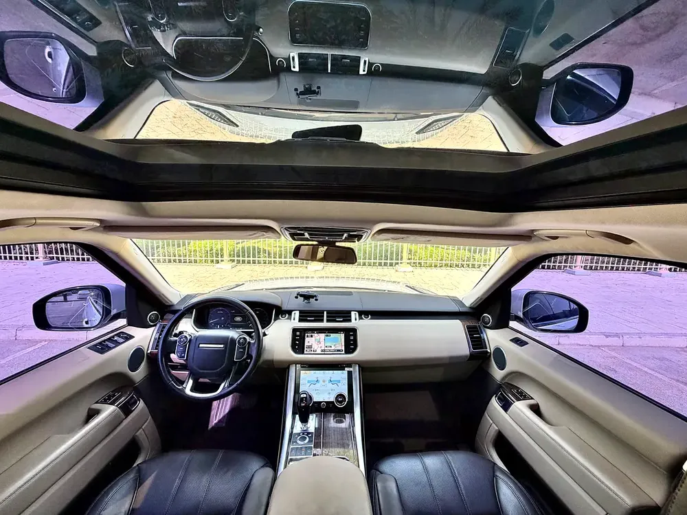 RANGE ROVER SPORT / GCC / 2015 / AGENCY MAINTENED / PERFECT CONDITION / DIRECT OWNER - Image 17