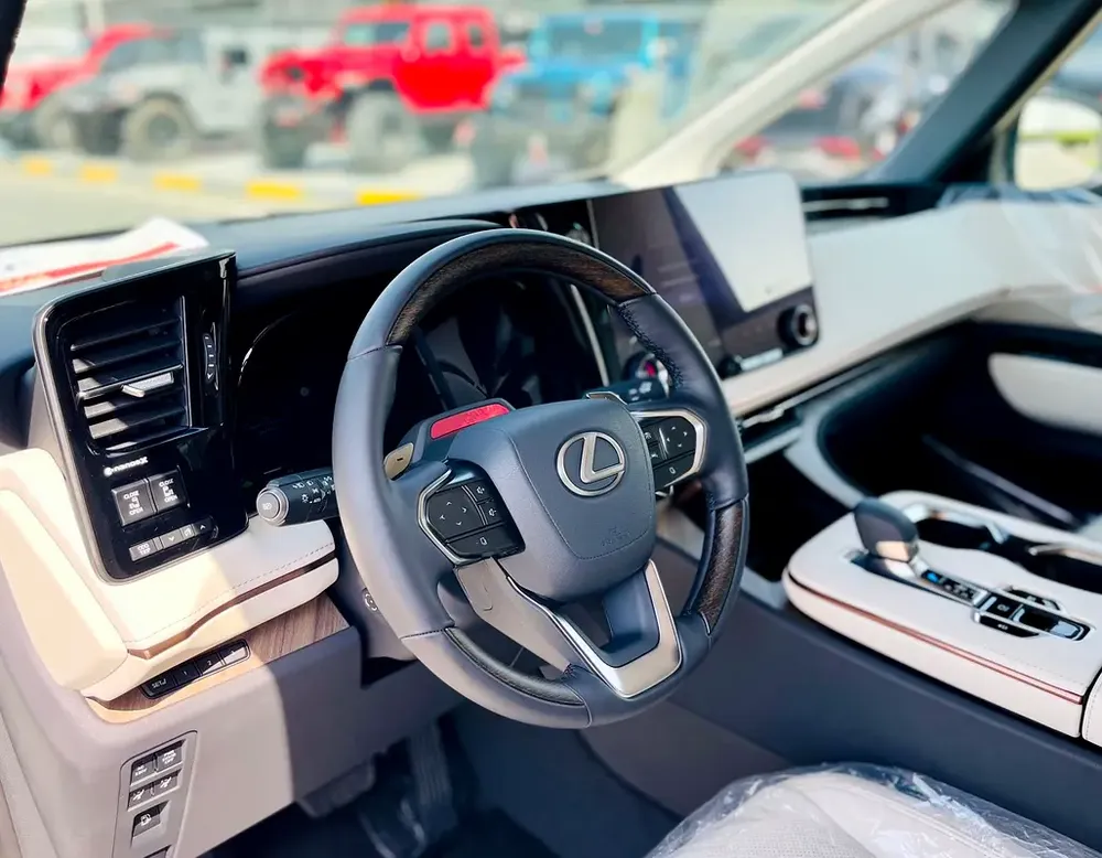 2025 Lexus LM350 – Rare Pearl White Exterior | White Leather Interior | 7-Seater Top Option - Image 17