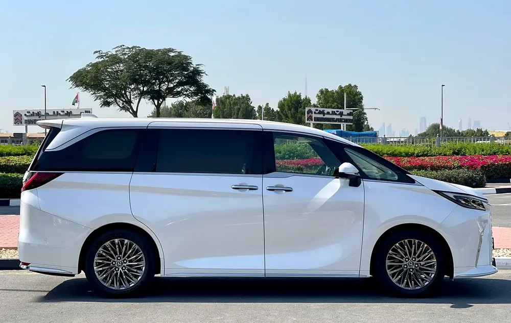 2025 Lexus LM350 – Rare Pearl White Exterior | White Leather Interior | 7-Seater Top Option - Image 5
