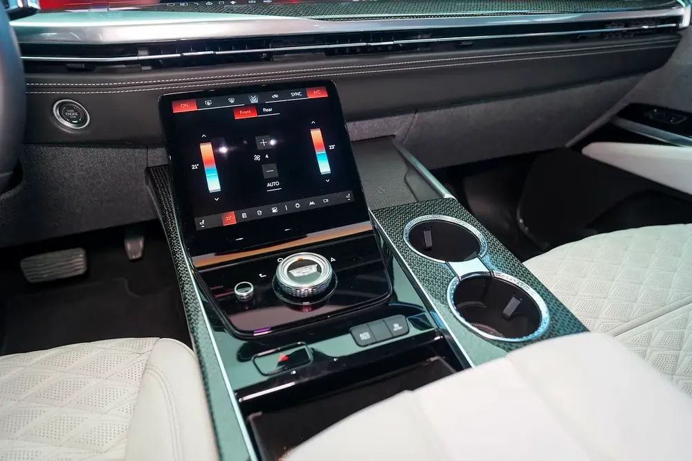 WARRANTY AND SERVICE JULY 2029 | PILOT SEATS | REAR ENTERTAINMENT | PANORAMIC ROOF - Image 12