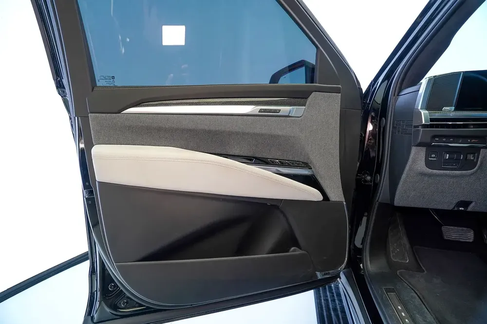 WARRANTY AND SERVICE JULY 2029 | PILOT SEATS | REAR ENTERTAINMENT | PANORAMIC ROOF - Image 6