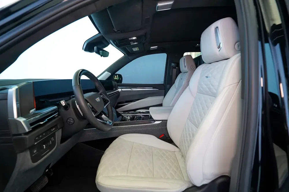 WARRANTY AND SERVICE JULY 2029 | PILOT SEATS | REAR ENTERTAINMENT | PANORAMIC ROOF - Image 8