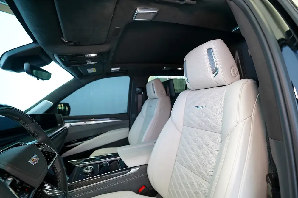 WARRANTY AND SERVICE JULY 2029 | PILOT SEATS | REAR ENTERTAINMENT | PANORAMIC ROOF - Image 9
