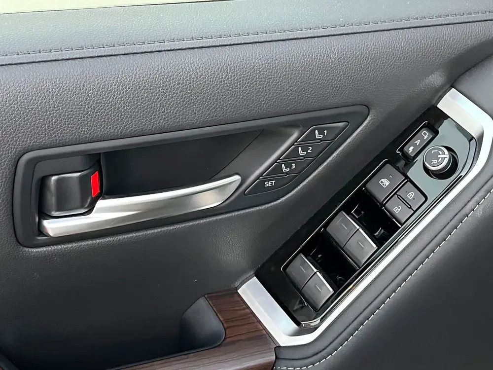 Toyota Land Cruiser VX 2026 | 4.0L | Full Option JBL & Radar & Memory Seats - Image 8