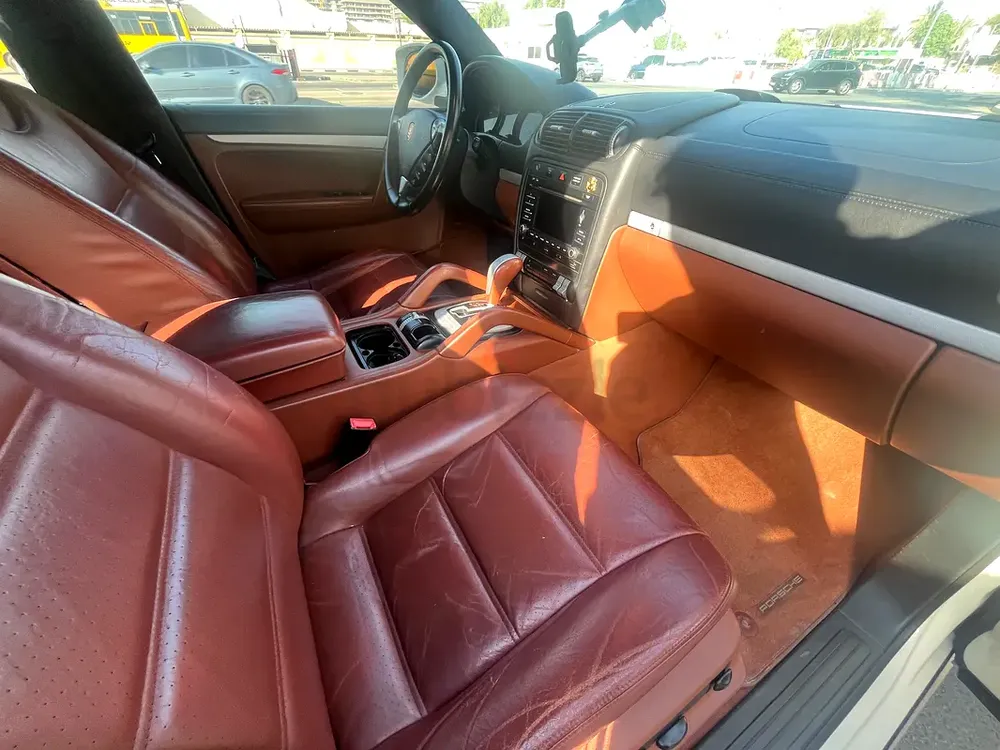 2009 Porsche Cayenne - GCC Specs - Well Maintained - Image 17