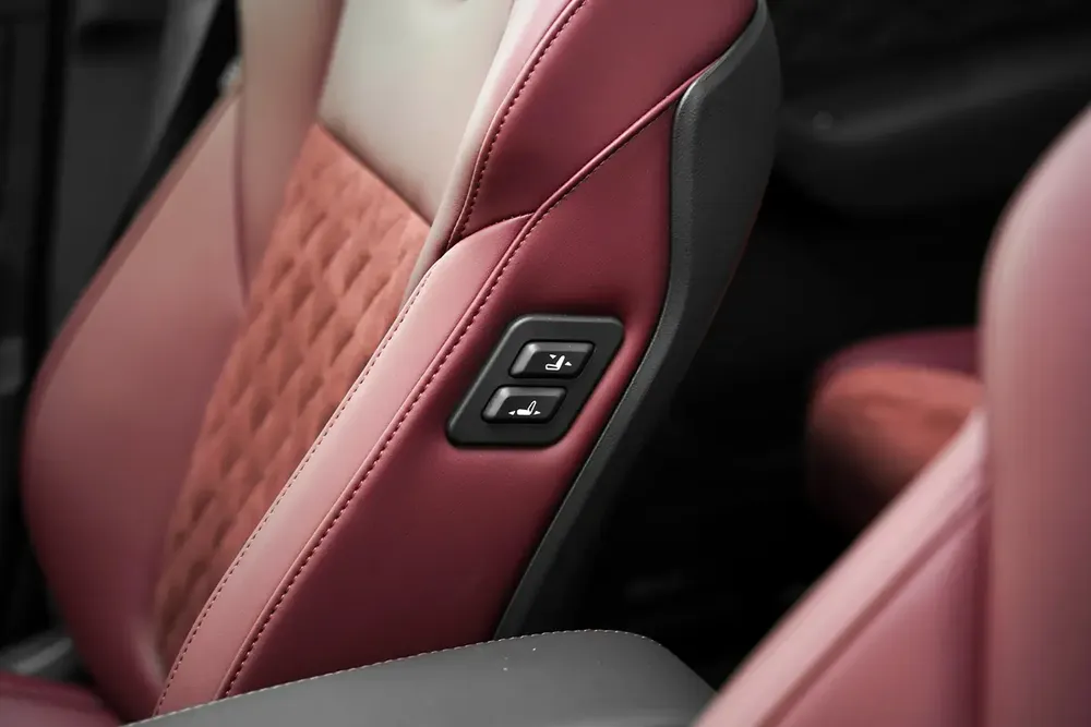2023 HONGQI HS7 FLAGSHIP WITH WARRANTY - Image 12