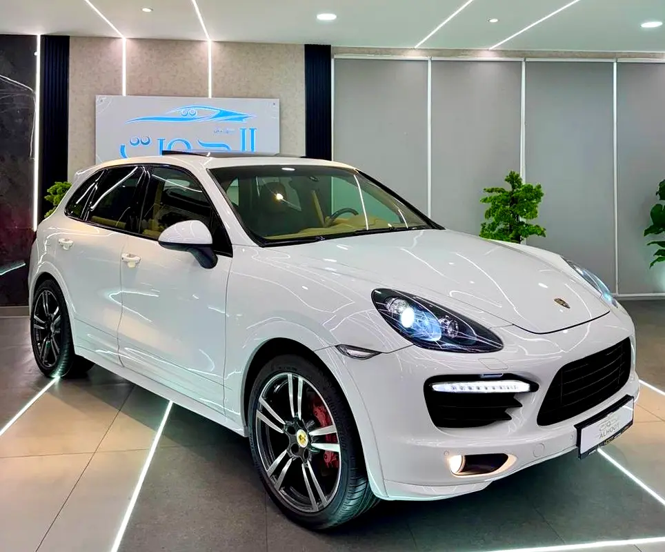 AMAZING PORSCHE CAYENNE GTS V8 || GCC || FULLY LOADED || ACCIDENT FREE || PERFECT CONDITION - Image 10