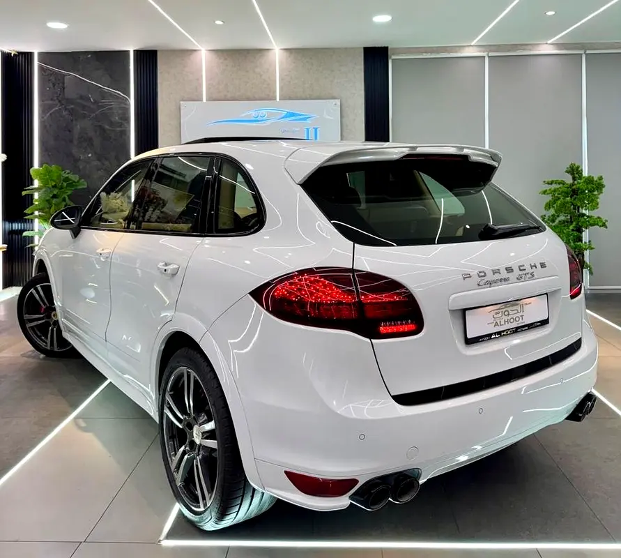 AMAZING PORSCHE CAYENNE GTS V8 || GCC || FULLY LOADED || ACCIDENT FREE || PERFECT CONDITION - Image 11