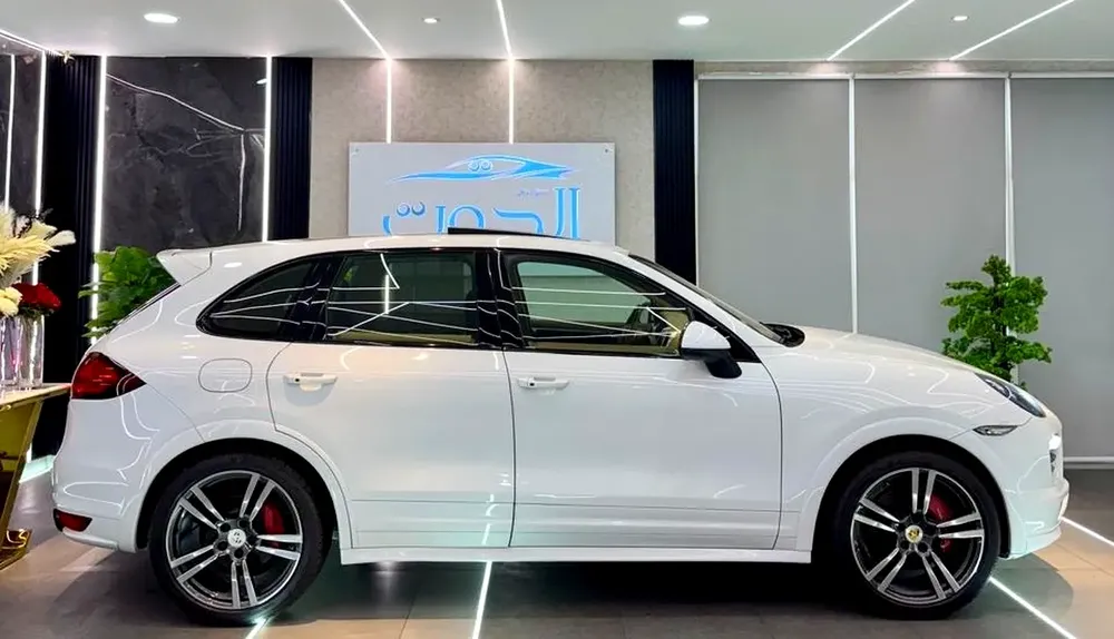 AMAZING PORSCHE CAYENNE GTS V8 || GCC || FULLY LOADED || ACCIDENT FREE || PERFECT CONDITION - Image 13
