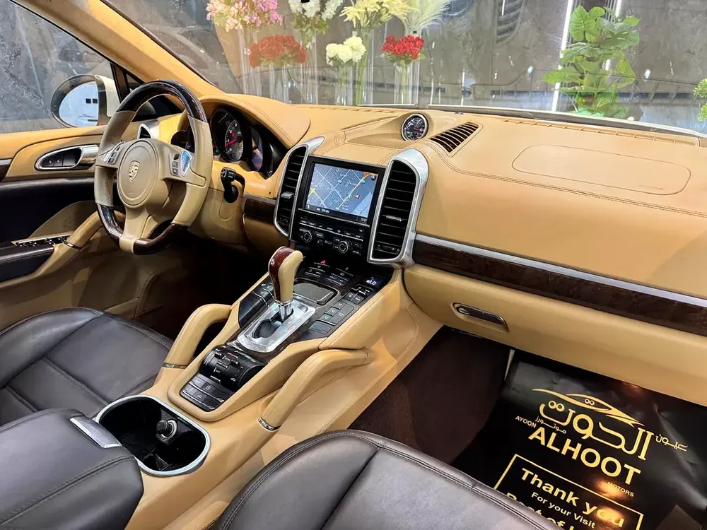 AMAZING PORSCHE CAYENNE GTS V8 || GCC || FULLY LOADED || ACCIDENT FREE || PERFECT CONDITION - Image 17