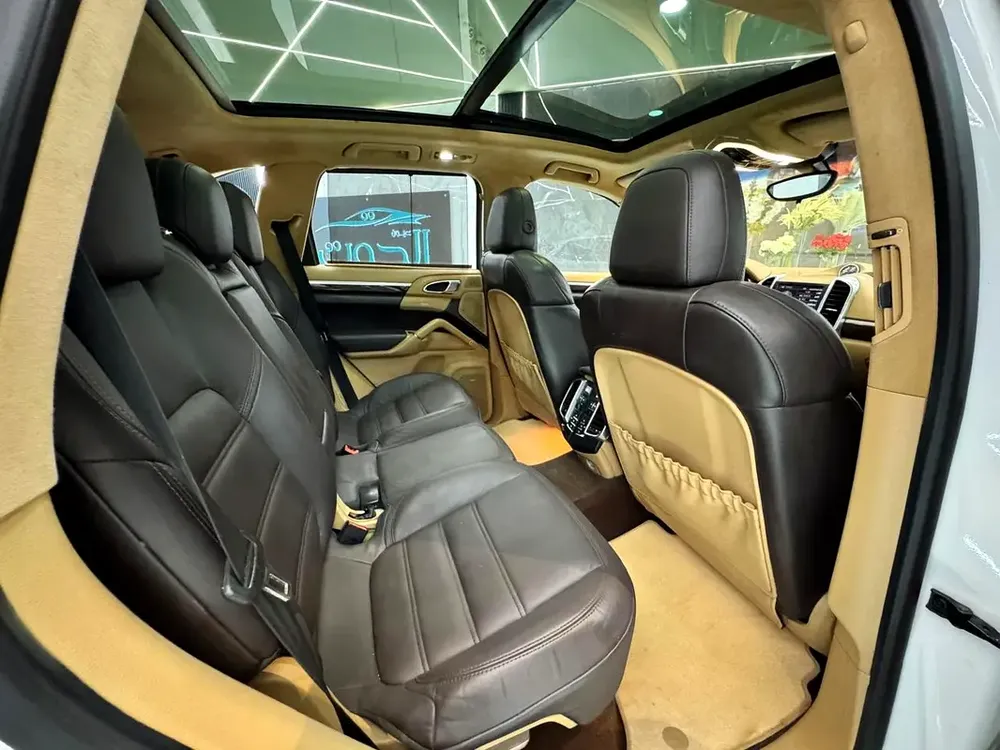 AMAZING PORSCHE CAYENNE GTS V8 || GCC || FULLY LOADED || ACCIDENT FREE || PERFECT CONDITION - Image 19