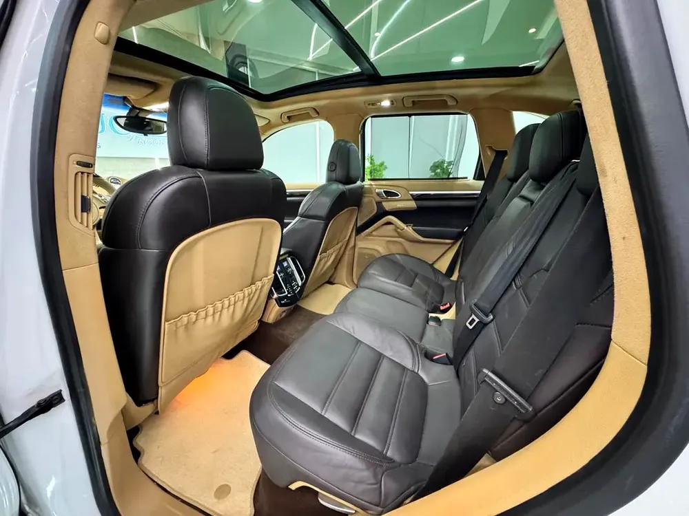 AMAZING PORSCHE CAYENNE GTS V8 || GCC || FULLY LOADED || ACCIDENT FREE || PERFECT CONDITION - Image 20