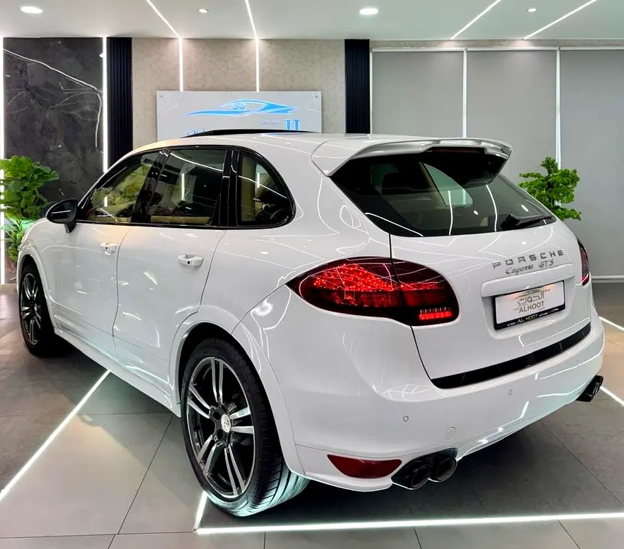 AMAZING PORSCHE CAYENNE GTS V8 || GCC || FULLY LOADED || ACCIDENT FREE || PERFECT CONDITION - Image 4