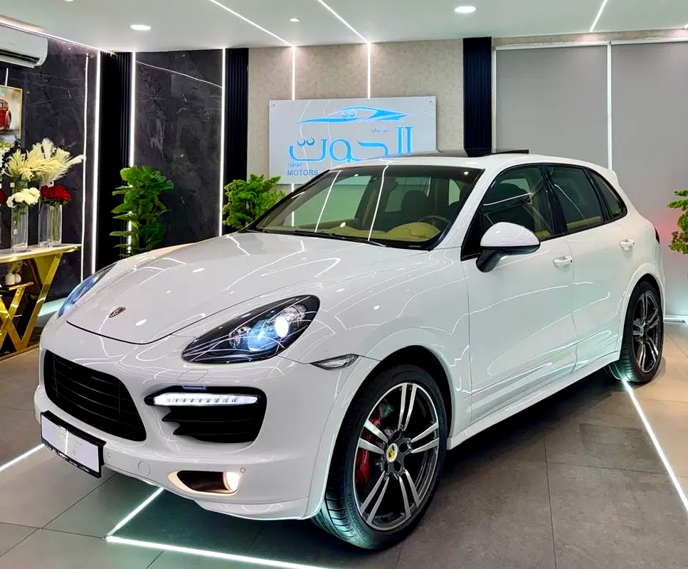 AMAZING PORSCHE CAYENNE GTS V8 || GCC || FULLY LOADED || ACCIDENT FREE || PERFECT CONDITION - Image 5