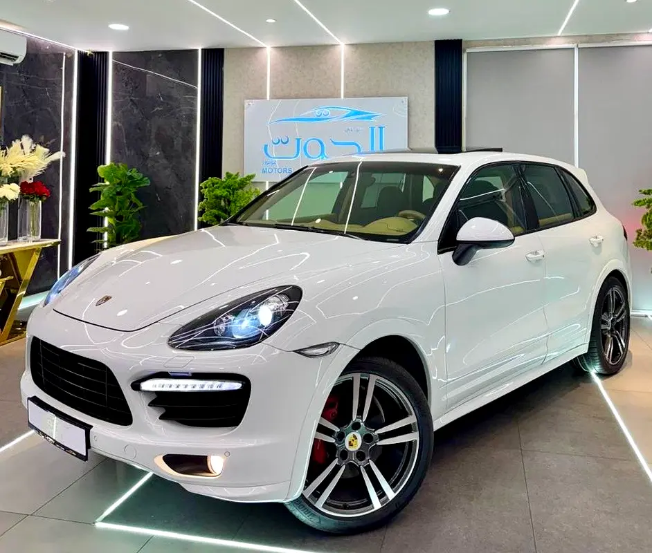 AMAZING PORSCHE CAYENNE GTS V8 || GCC || FULLY LOADED || ACCIDENT FREE || PERFECT CONDITION - Image 8