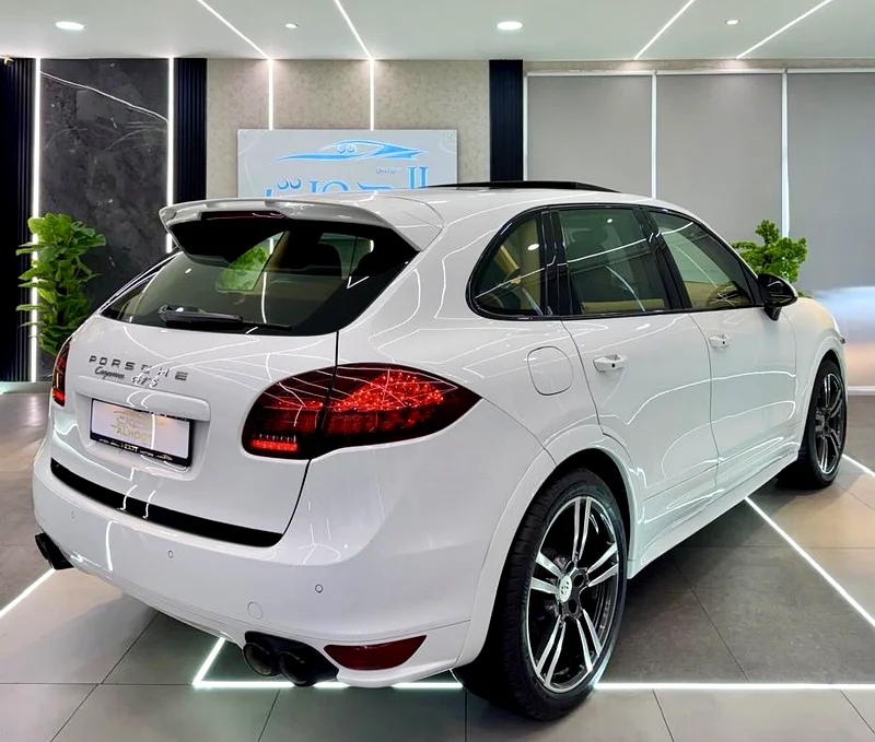 AMAZING PORSCHE CAYENNE GTS V8 || GCC || FULLY LOADED || ACCIDENT FREE || PERFECT CONDITION - Image 9