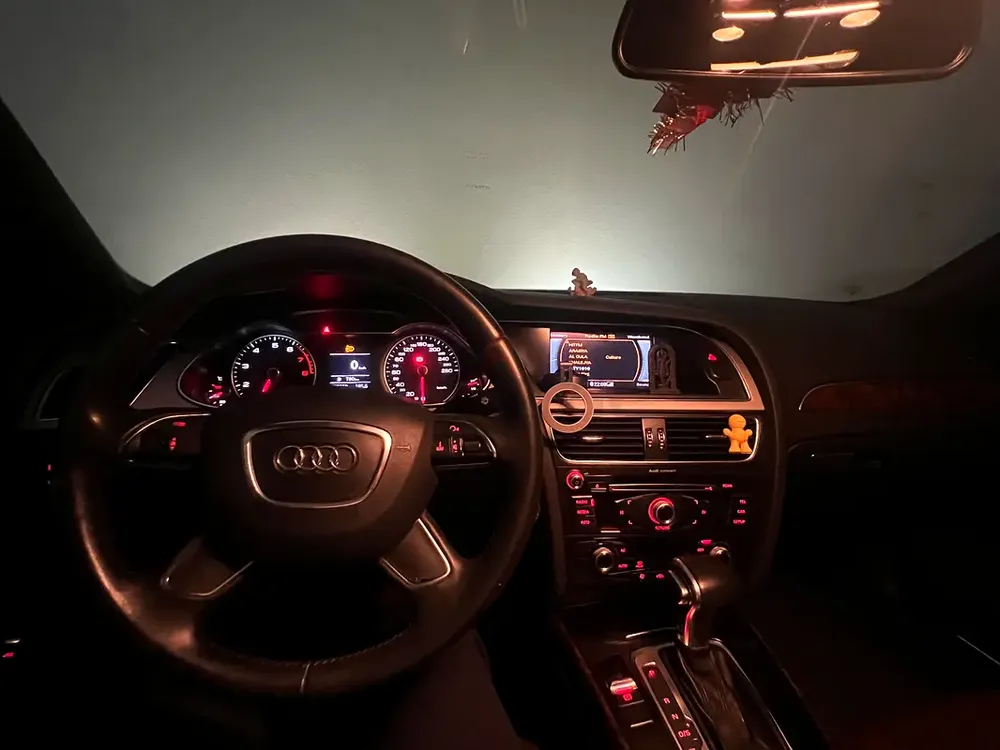 🔥 Audi A4 | Urgent Sale |Great Deal|GCC| Leather seat l Parking Sensors | Cruise Control l Sunroof - Image 17