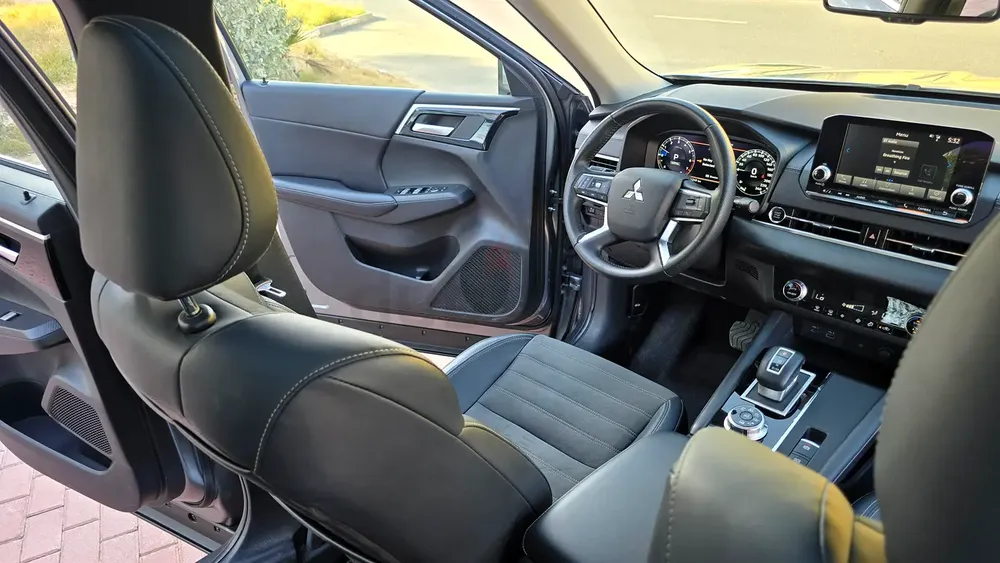 Mitsubishi OUTLANDER Limited Sports Edition Gcc - Image 10