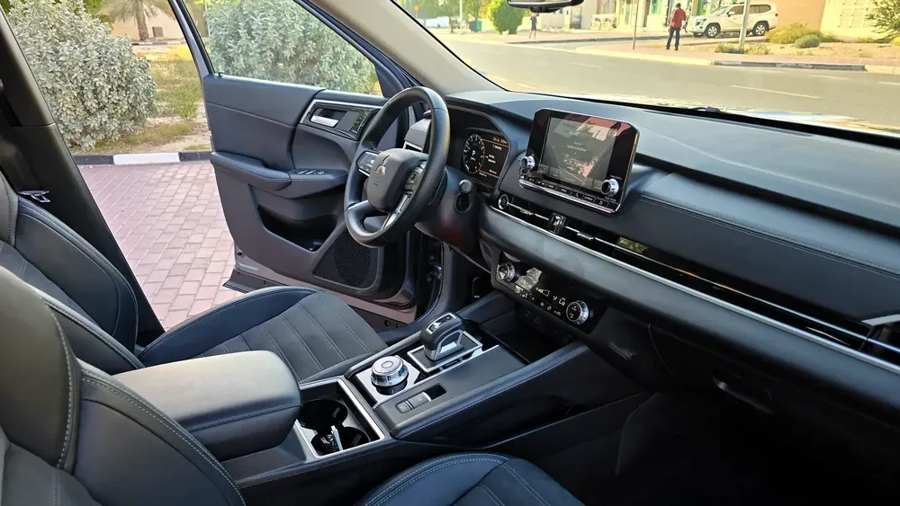 Mitsubishi OUTLANDER Limited Sports Edition Gcc - Image 14