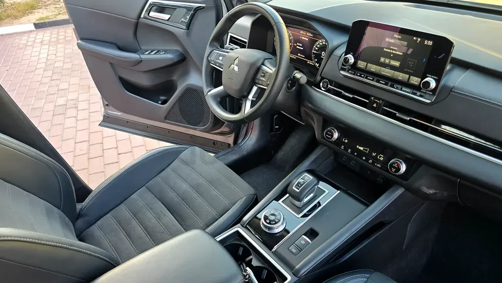 Mitsubishi OUTLANDER Limited Sports Edition Gcc - Image 15
