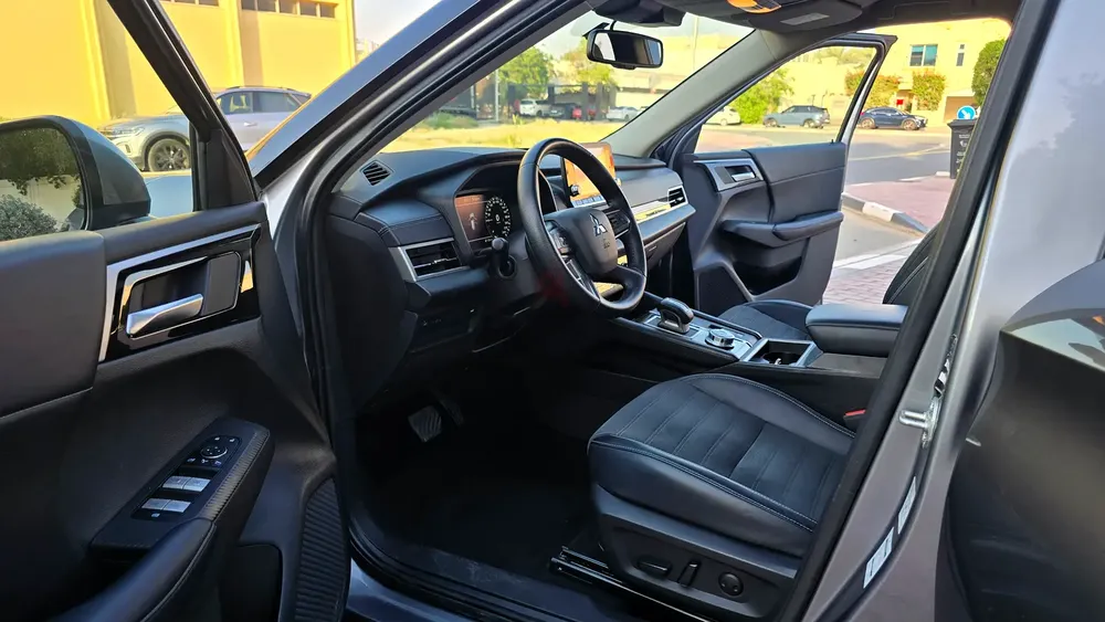 Mitsubishi OUTLANDER Limited Sports Edition Gcc - Image 6