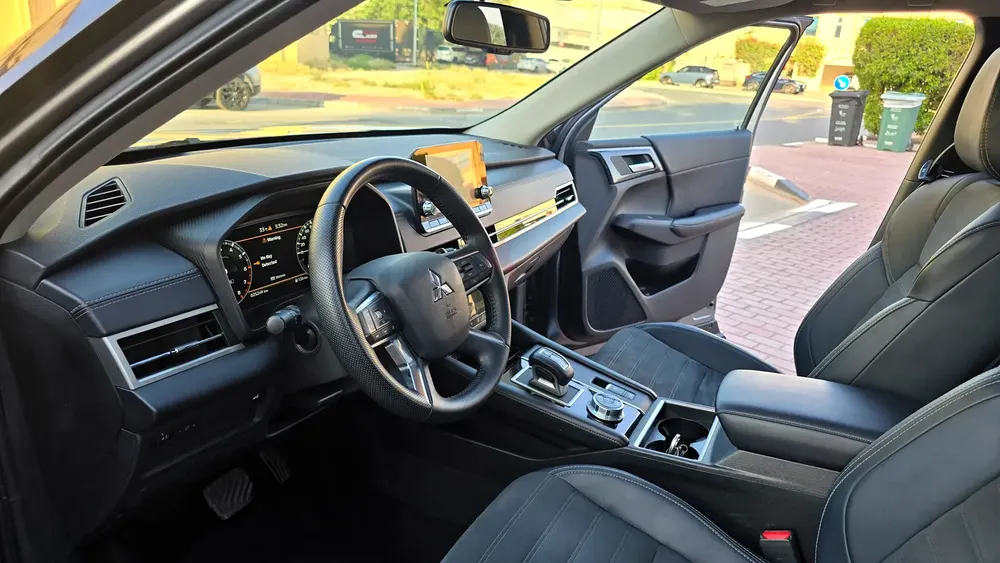 Mitsubishi OUTLANDER Limited Sports Edition Gcc - Image 7